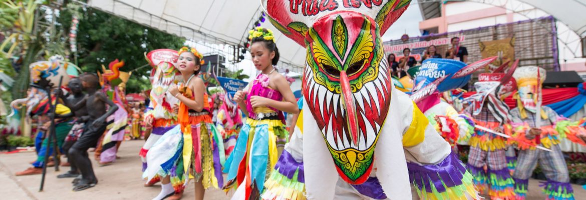 le hoi phi ta khon thai lan