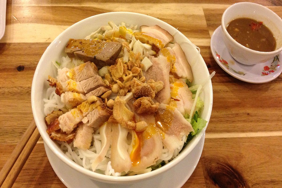 Seasoned vermicelli with fish sauce