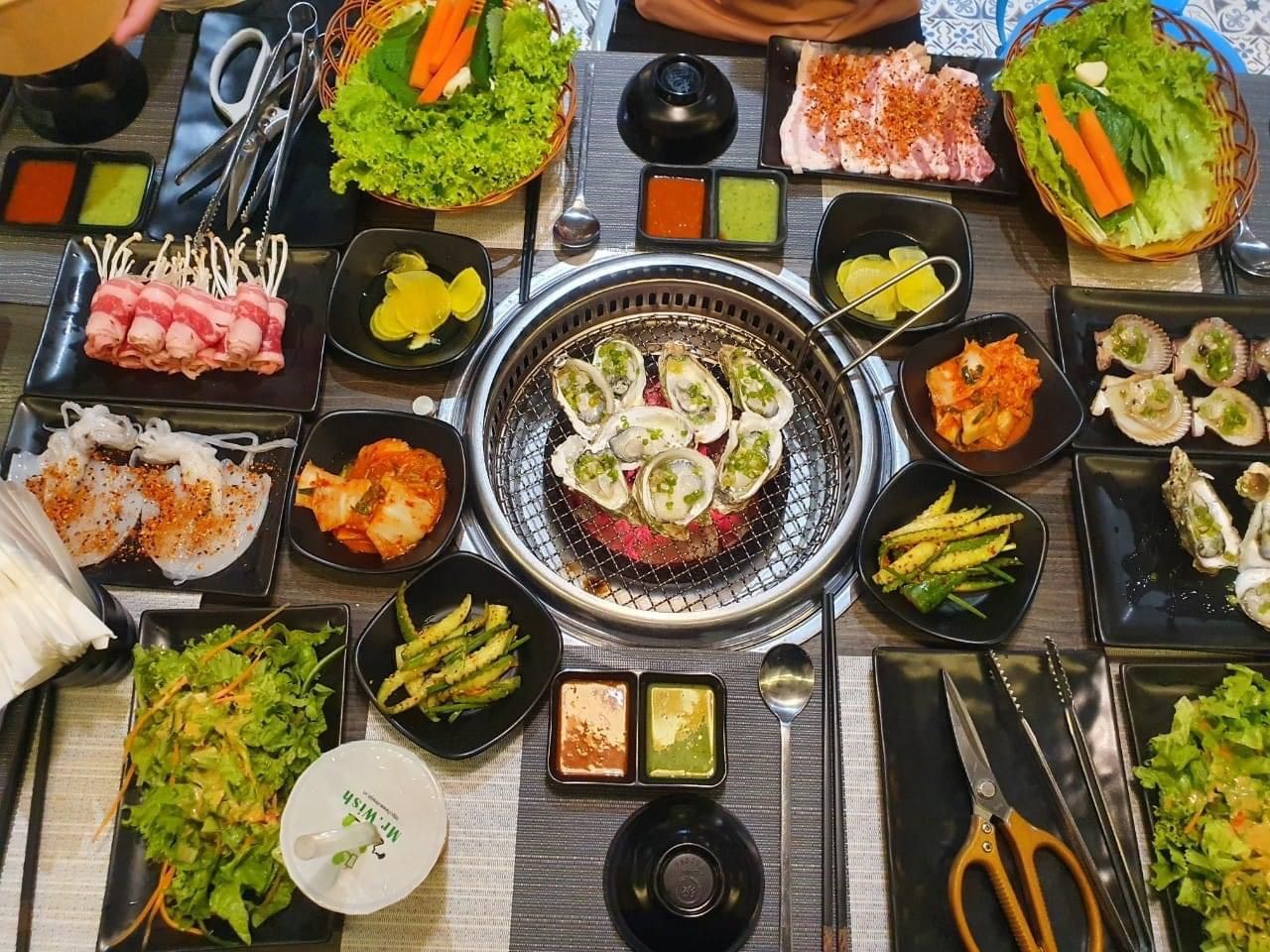 The Delight Restaurant tại Vinpearl Discovery Wonderworld Phú Quốc là lựa chọn buffet hải sản tốt cho du khách không? Hãy mô tả những điểm đặc biệt của nhà hàng này.