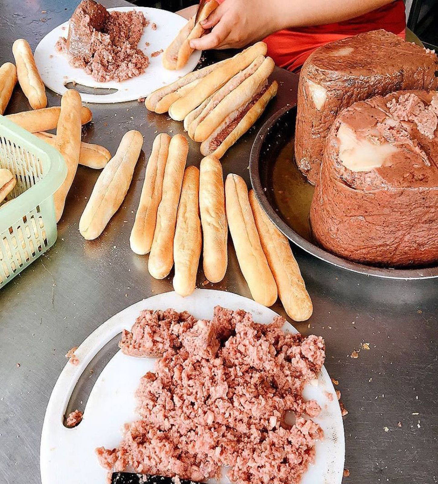 The delicious and famous sandwiches in Hai Phong are all homemade pate