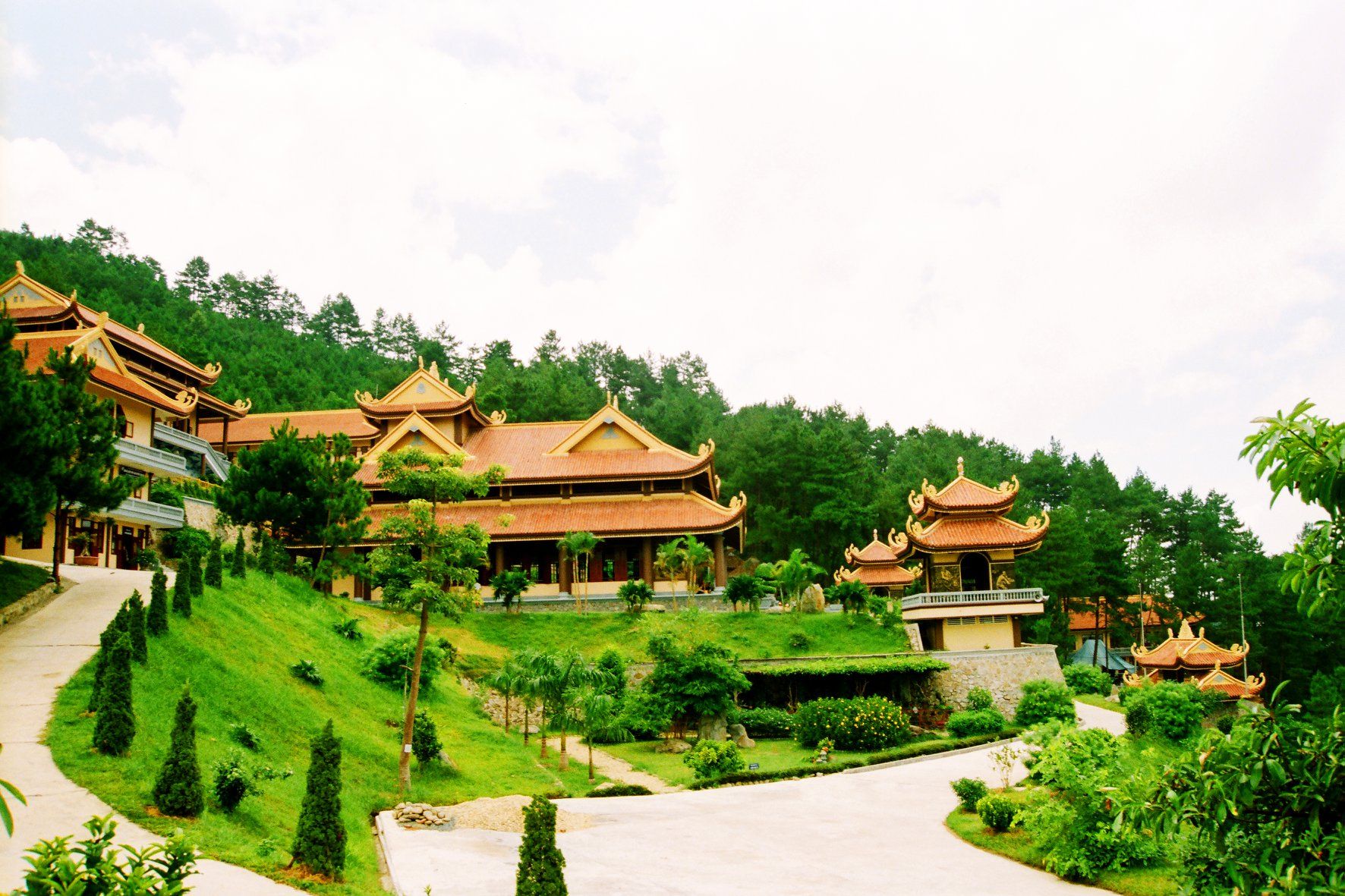 Thiền viện Trúc Lâm Tây Thiên – Nơi tĩnh dưỡng tâm hồn! 