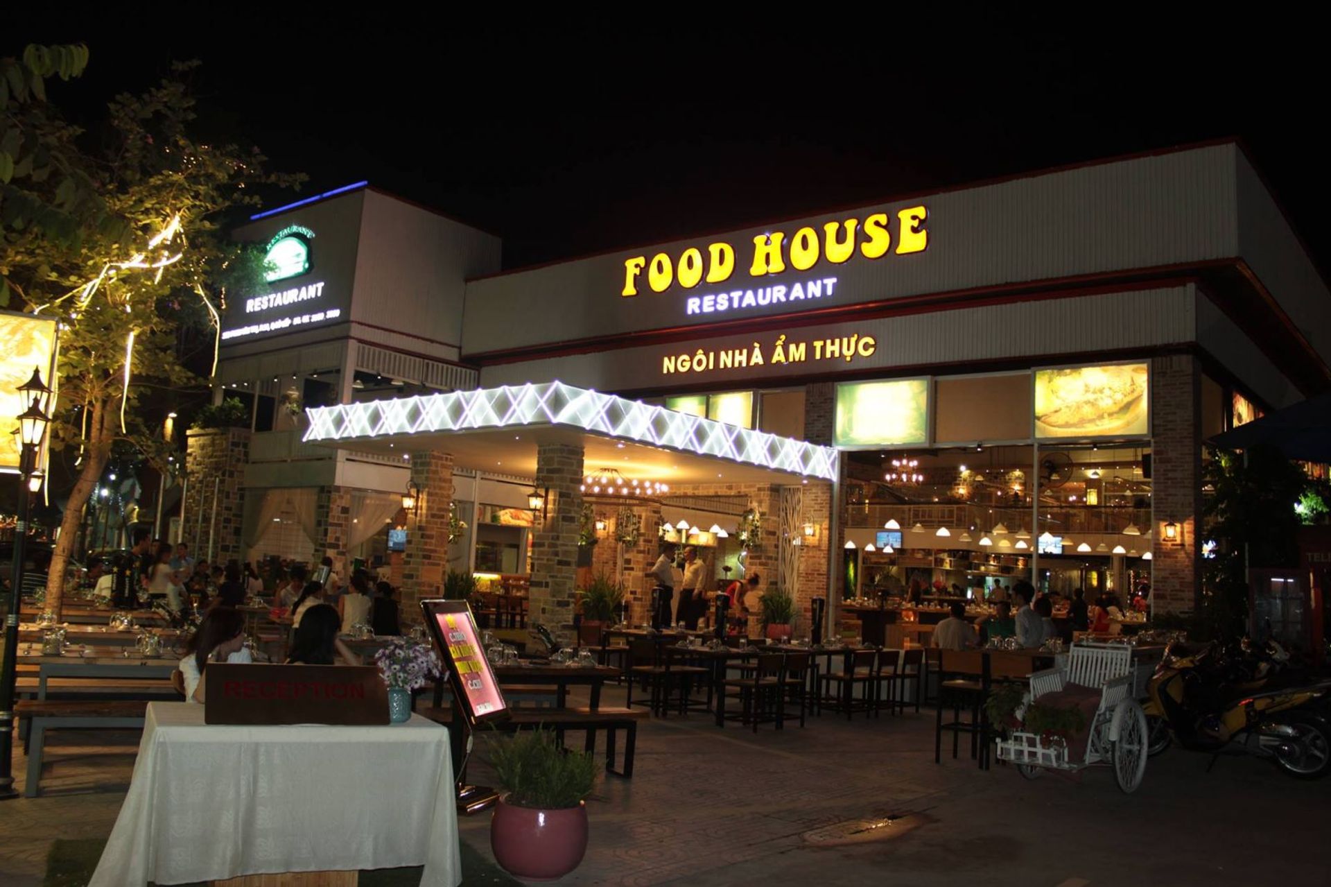 Nhà hàng Food House