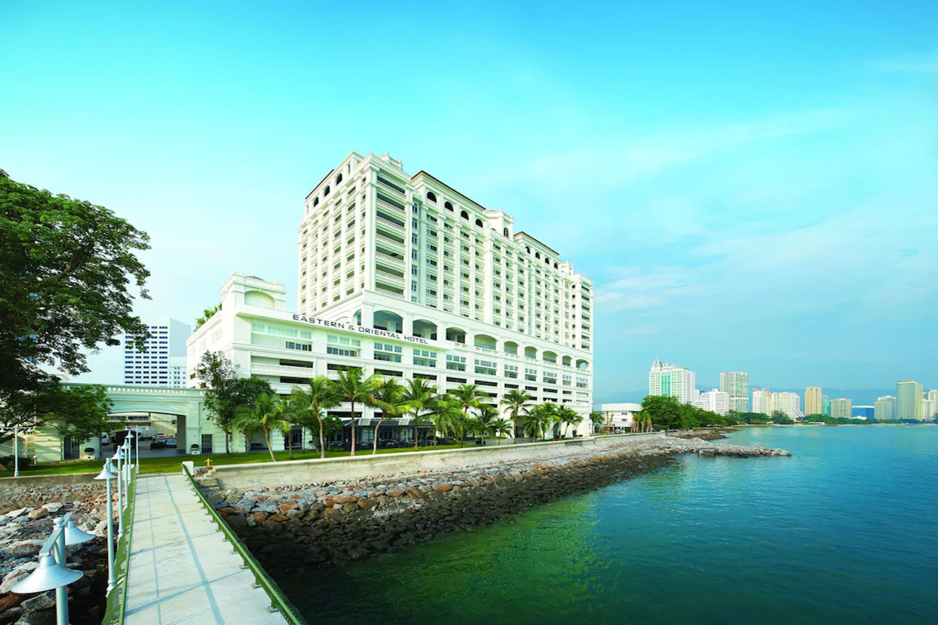 Khách sạn Eastern & Oriental Hotel có hướng view biển độc nhất ở thủ phủ George Town