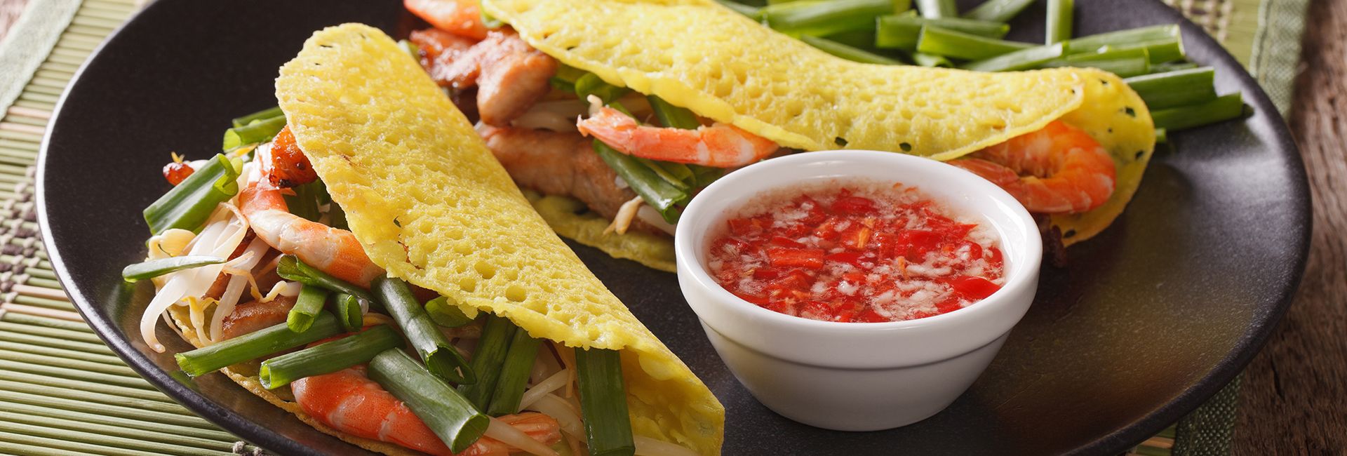 Oanh tạc bánh xèo Nha Trang ngon nức tiếng chỉ với 15k