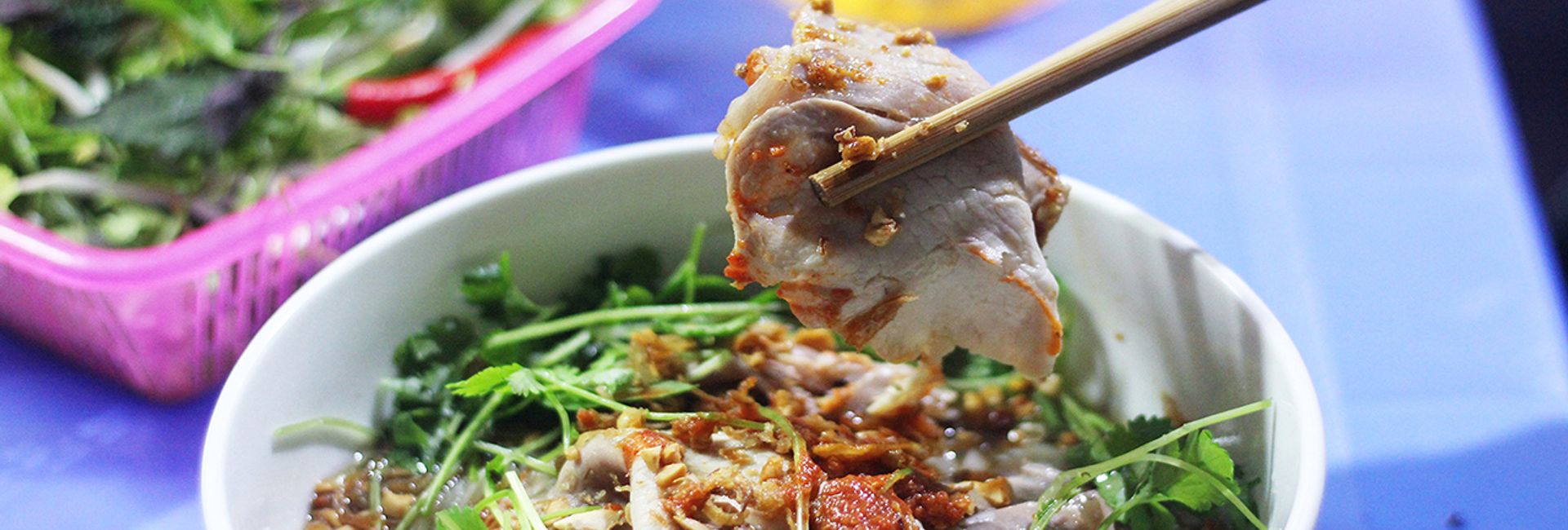 Ngõ chợ Đồng Xuân - Thiên đường ăn vặt ở Phố Cổ