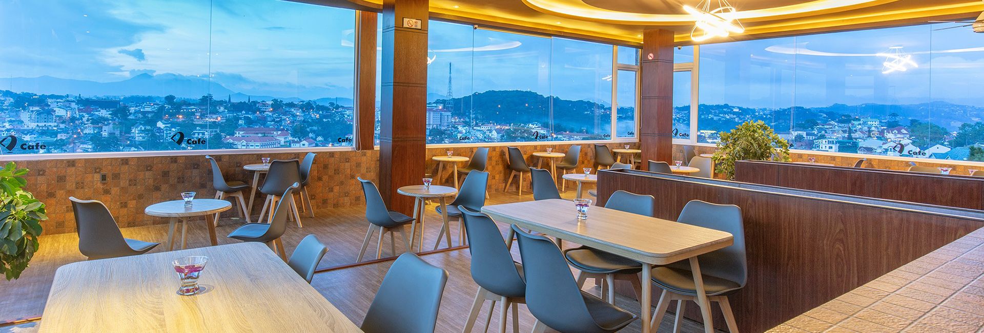 Ghi nhanh 6 quán cà phê đẹp ở Nha Trang tụ tập bạn bè