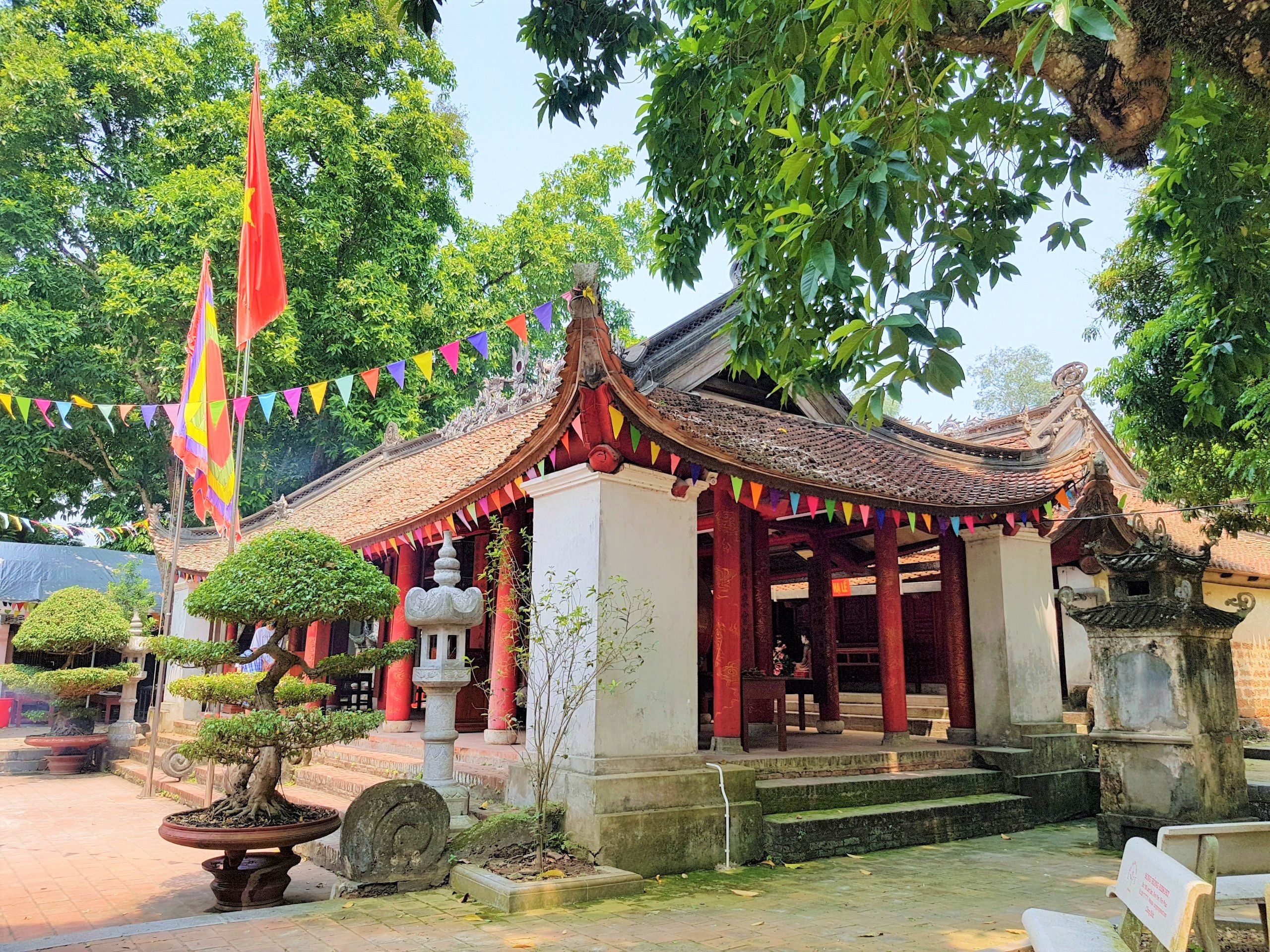 Đông Cung Đền Và: Khám Phá Nét Đẹp Tâm Linh và Văn Khấn Truyền Thống