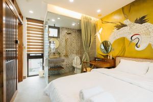yellow room crane house hoan kiem ha noi 