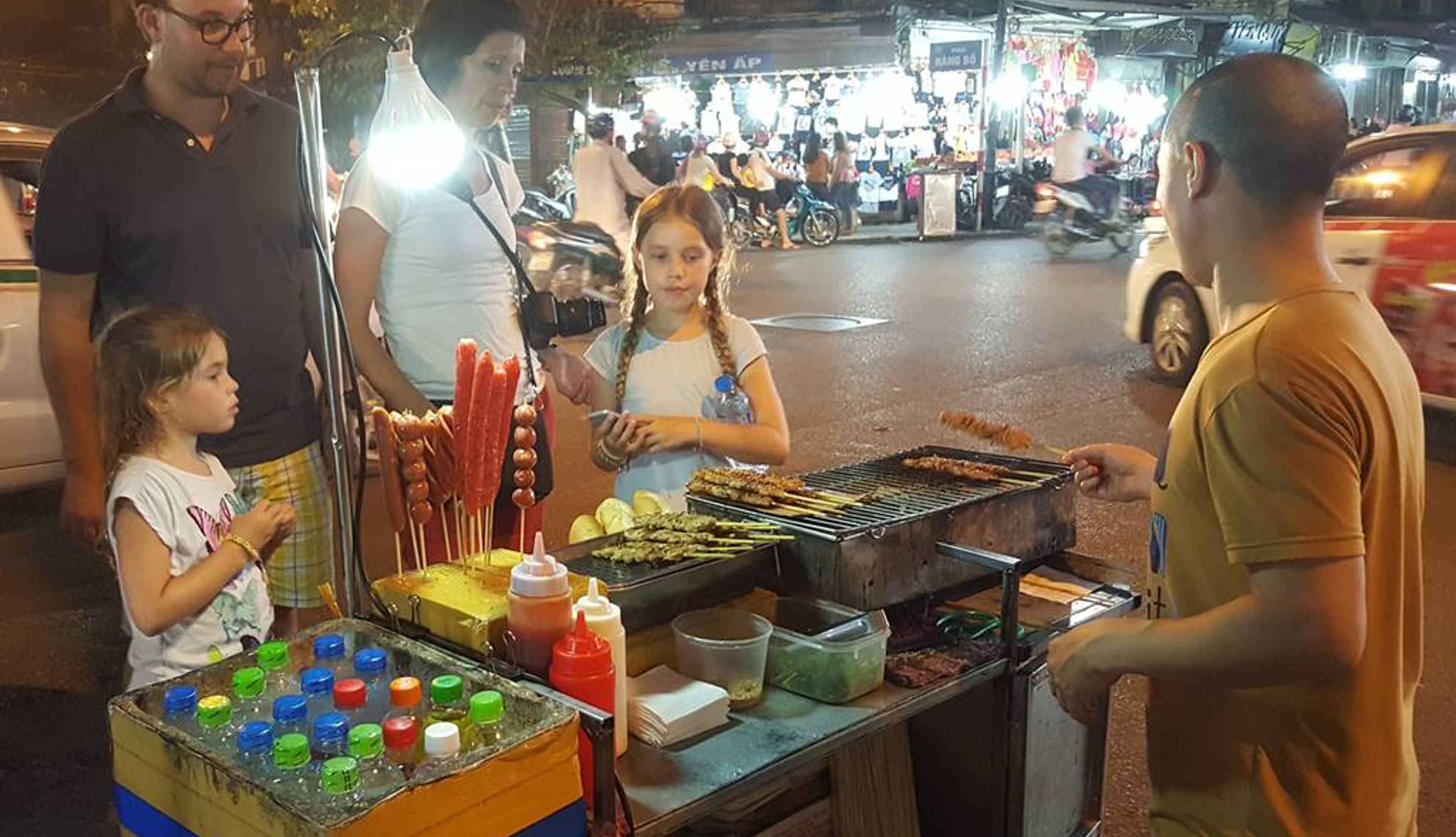 street food walking tour hanoi