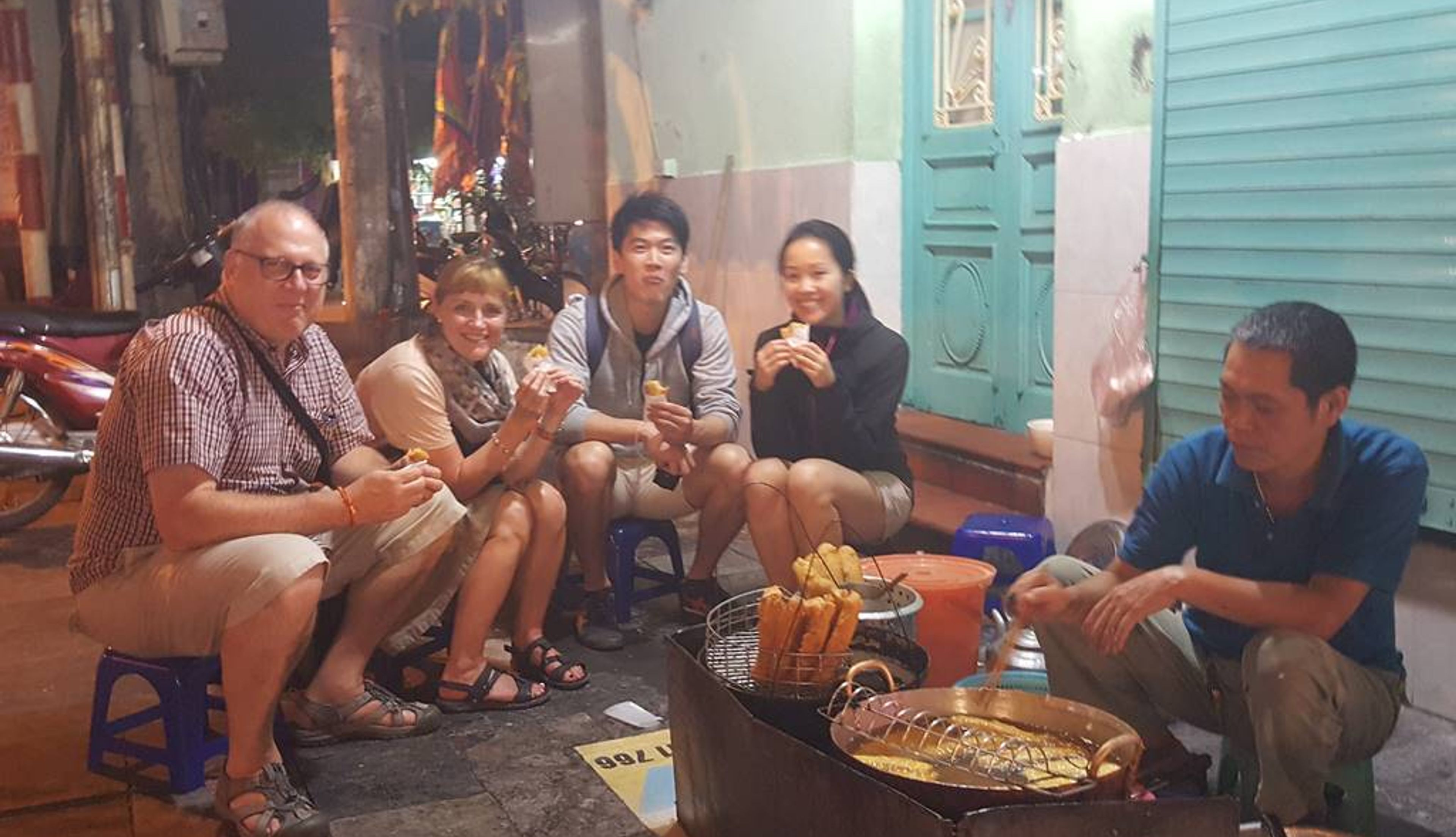 street food walking tour hanoi