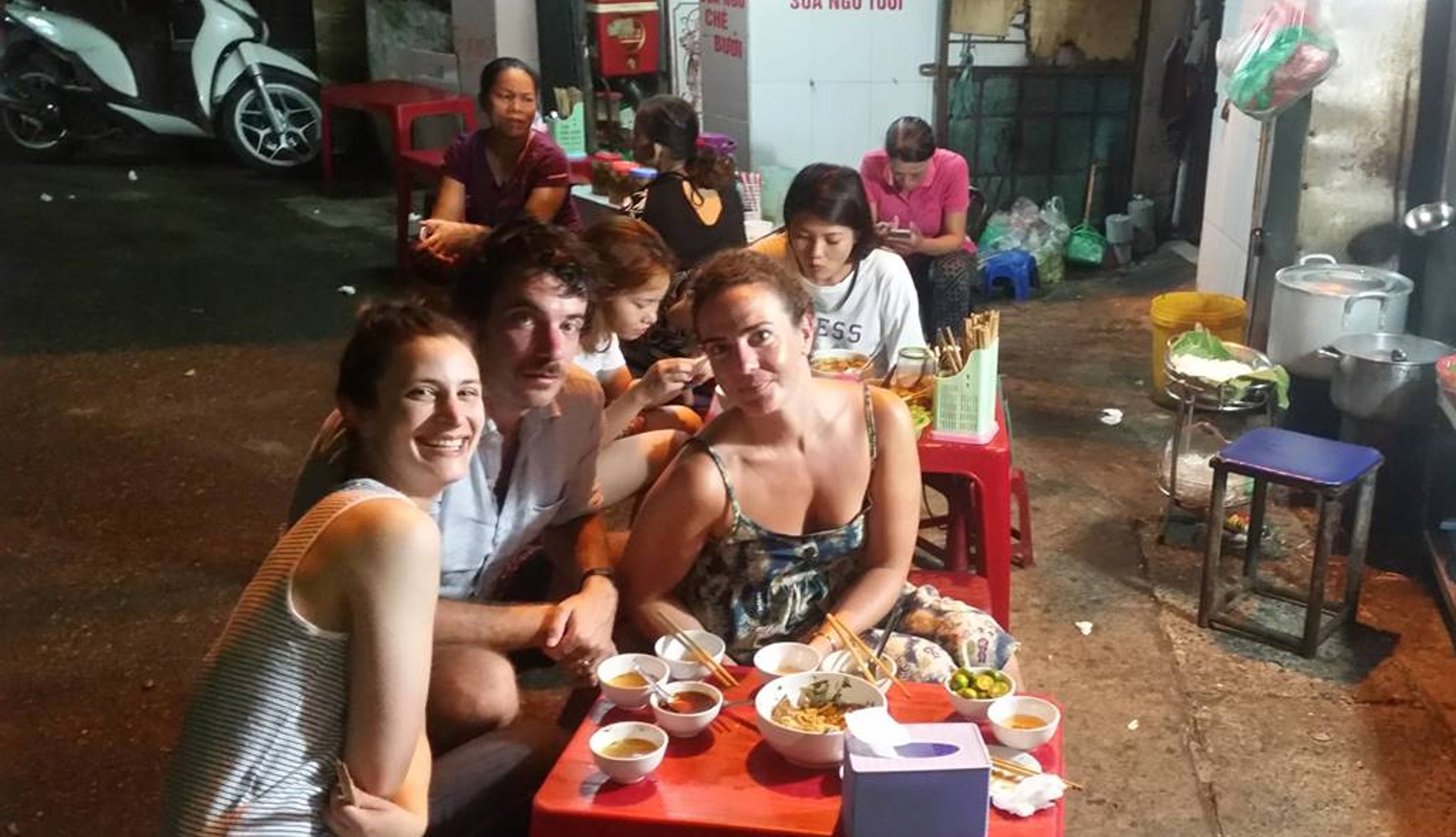 street food walking tour hanoi