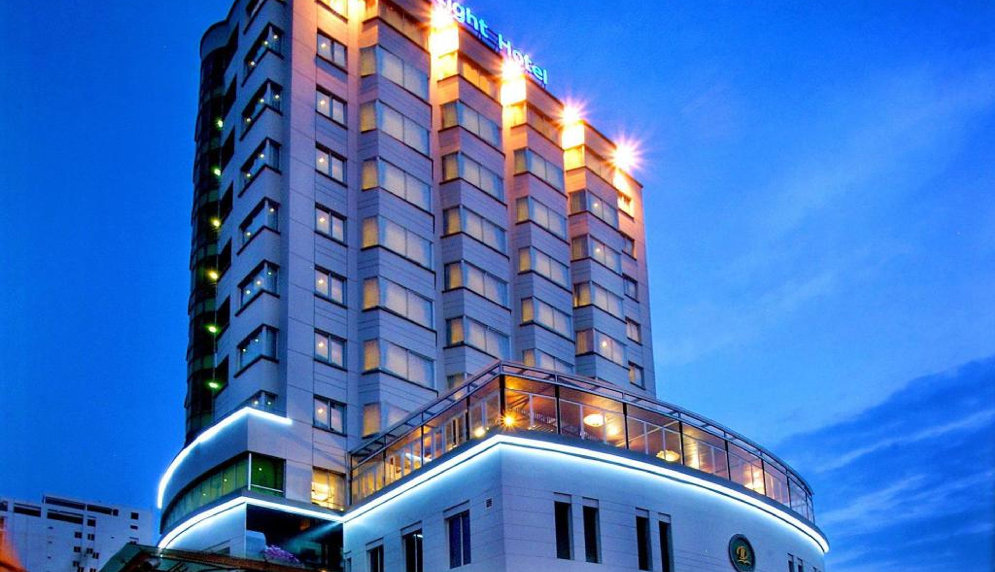 the light hotel and resort nha trang