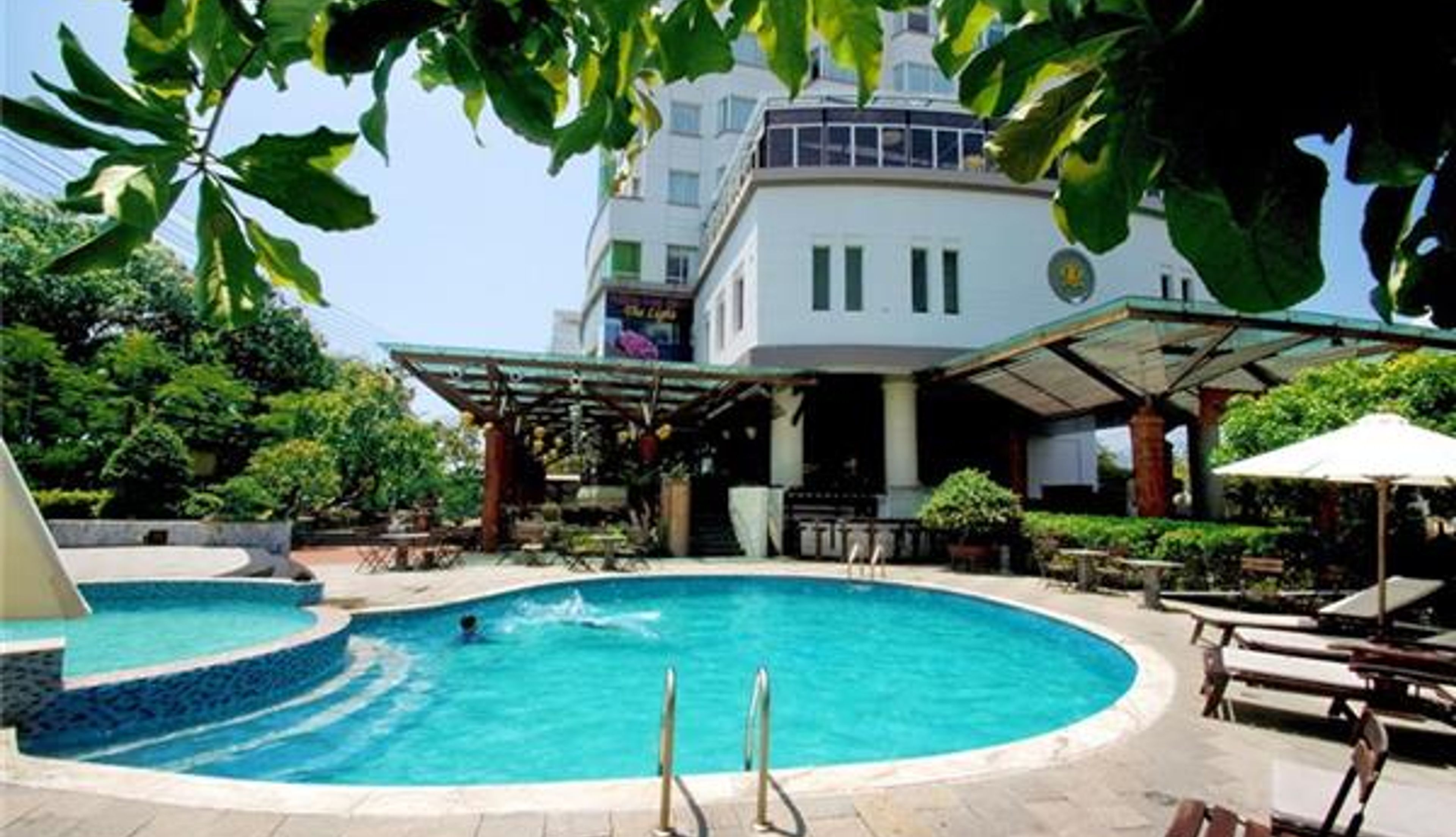 the light hotel and resort nha trang