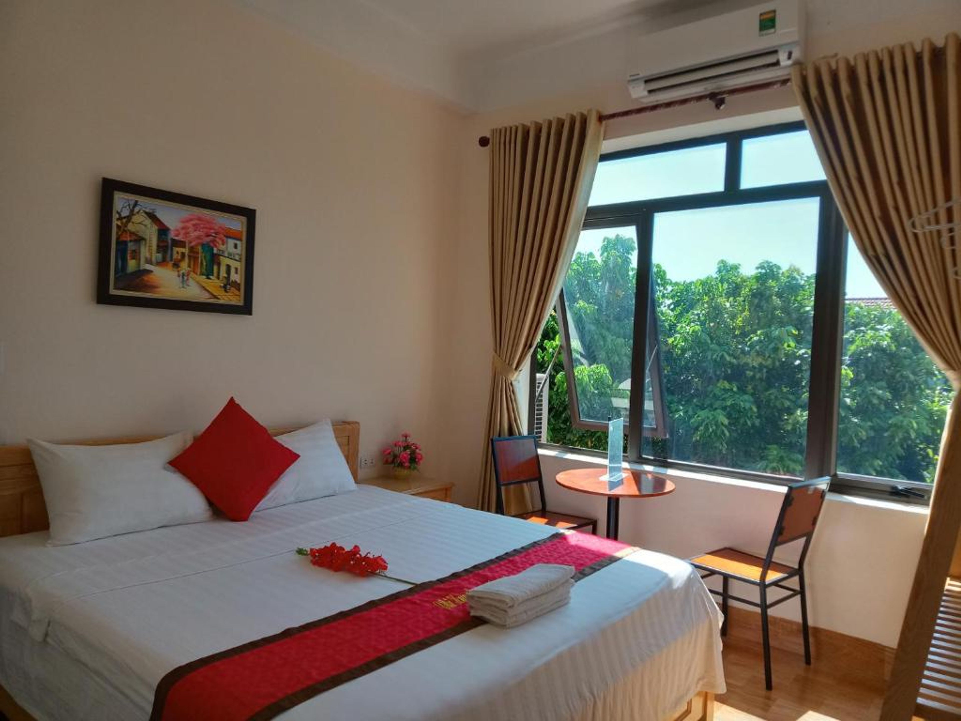 phong deluxe king phi hungs unique homestay ninh binh