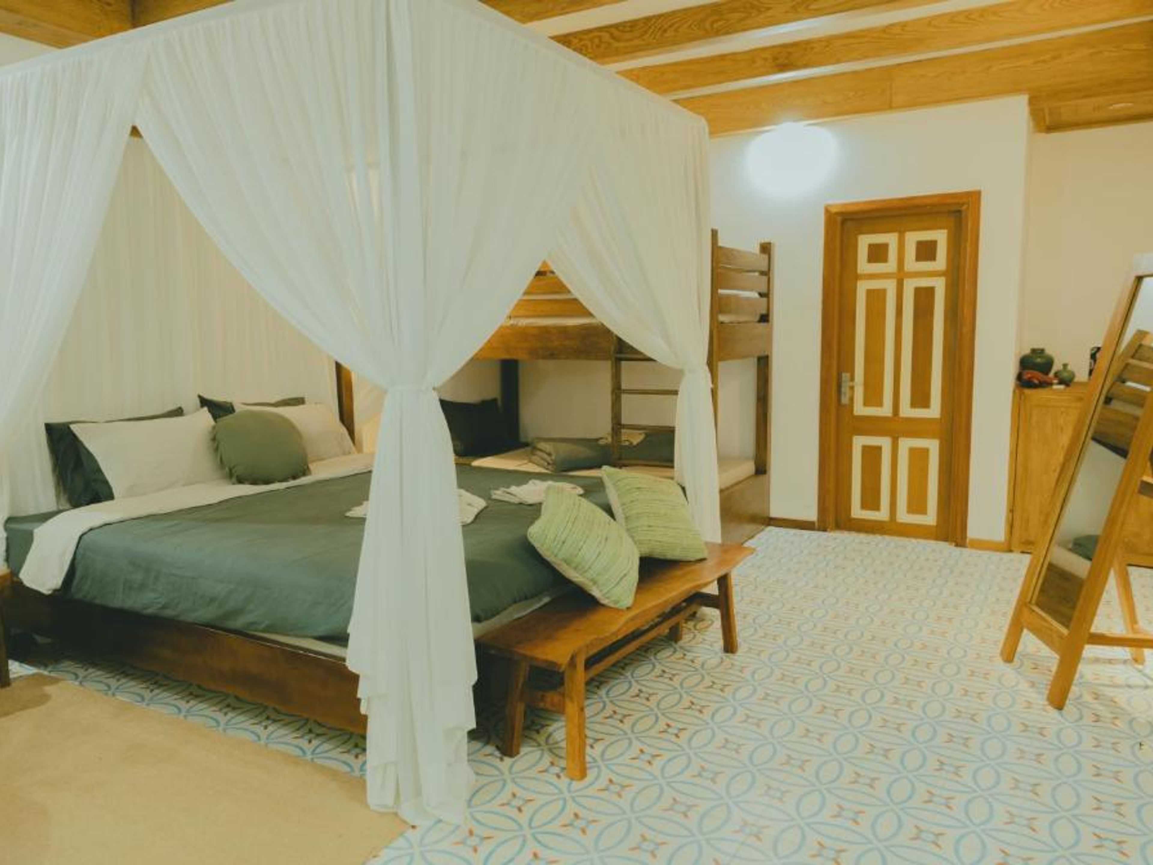 deluxe family suite the wooden gate ninh binh