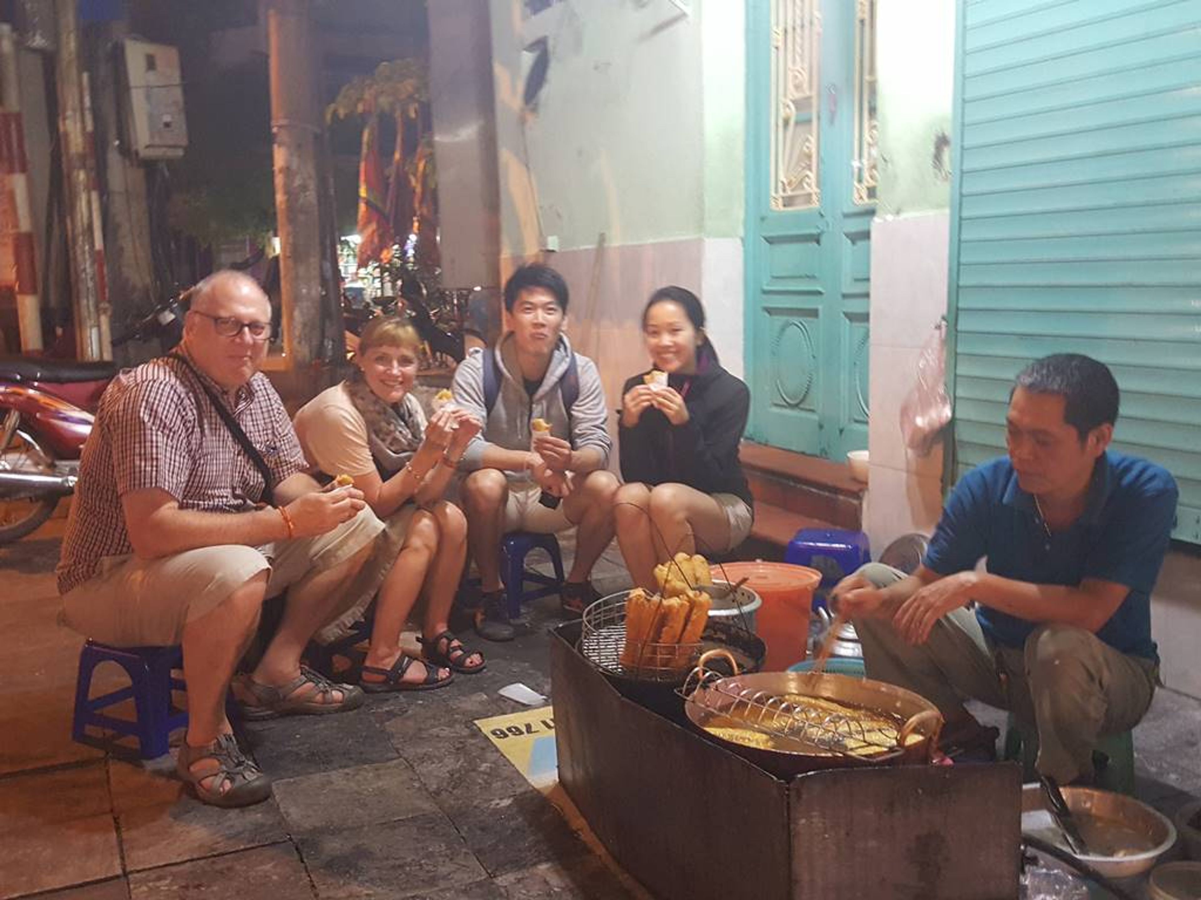 street food walking tour hanoi