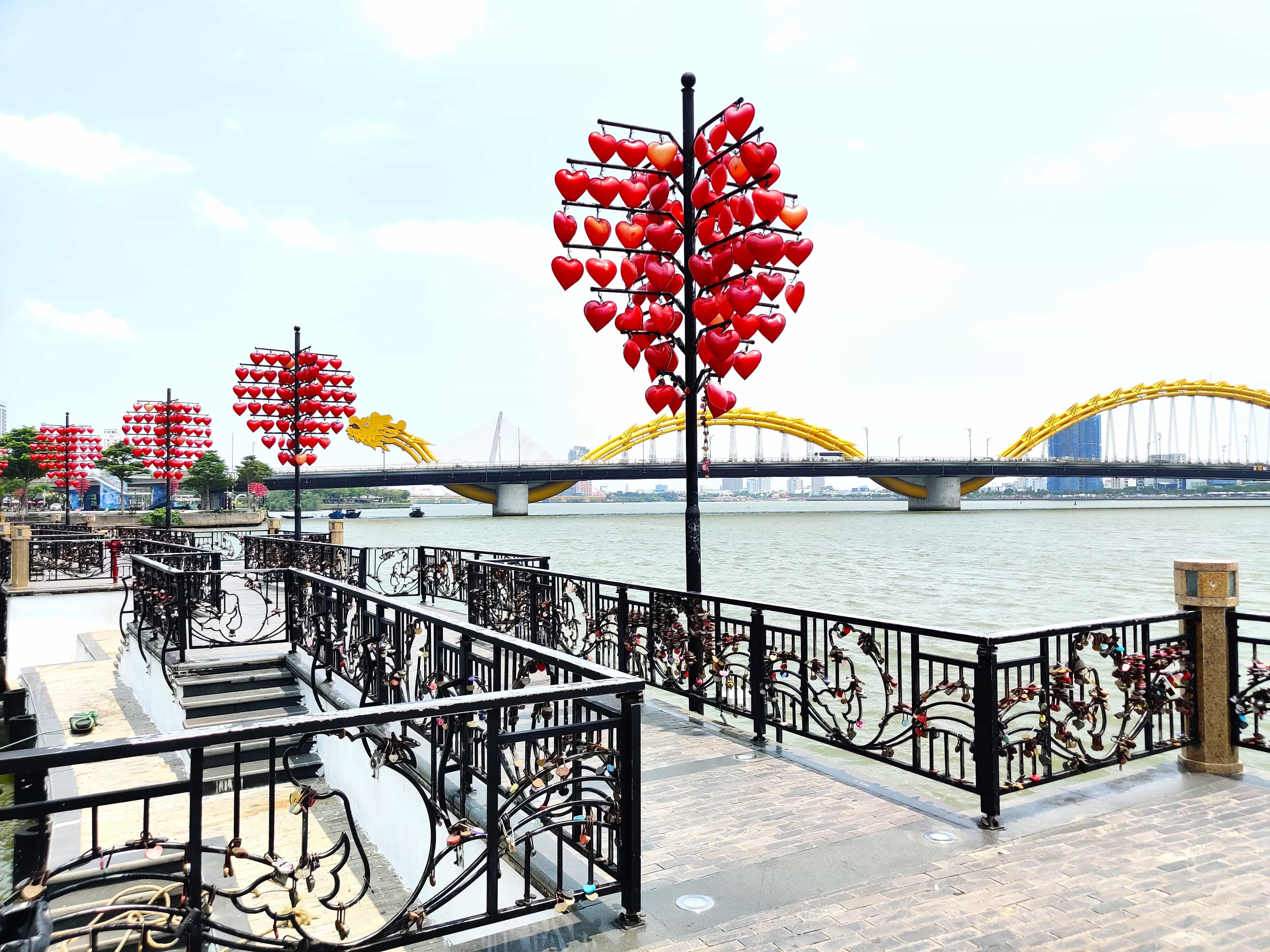 Cầu t&igrave;nh y&ecirc;u Đ&agrave; Nẵng | Justfly.vn