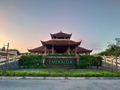 khuon vien emeralda ninh binh resort and spa  