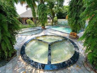 be suc jacuzzi thao vien resort  homestay thach that ha noi 