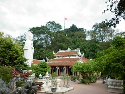 chua non nuoc van gia ninh binh