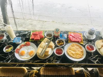 phong gia dinh view nui trang an lotus lake homestay ninh binh