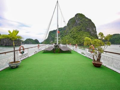 oriental sails cruise ha long bay