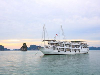 oriental sails cruise ha long bay