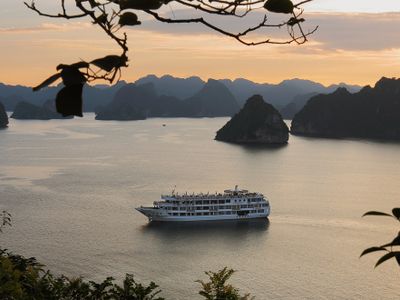 justfly starlight cruise oriental sails ha long bay 