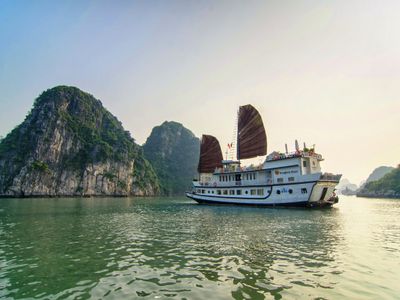 dragon pearl junk indochina junk cruise ha long bay