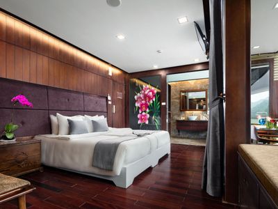 suite orchid classic pelican cruise ha long bay