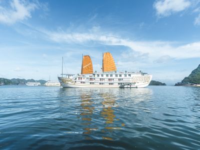 indochina-sail-halong-indochina-sail-cruise-ha-long-bay 