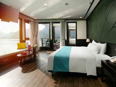  exclusive suite peony cruise ha long bay