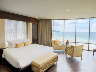 holiaday beach da nang hotel resort