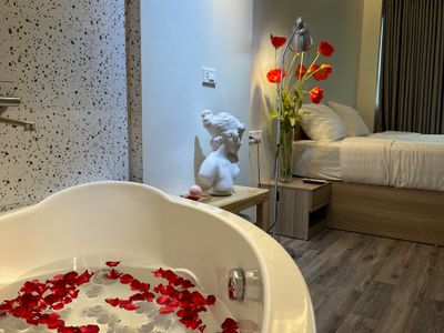 i701 luxury bathtube apartment ba dinh ha noi