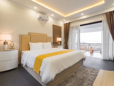 winter villa orestay ha long