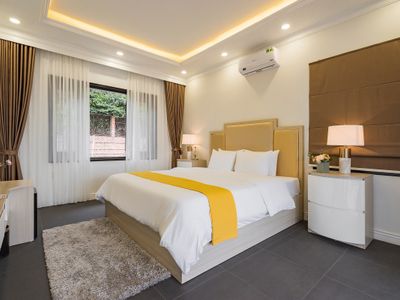 winter villa orestay ha long