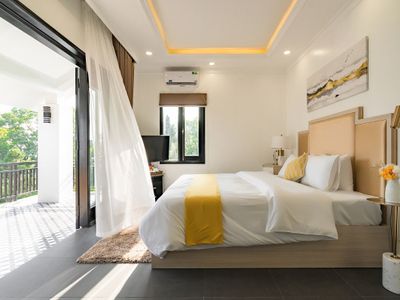 winter villa orestay ha long