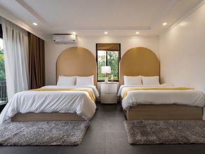 winter villa orestay ha long