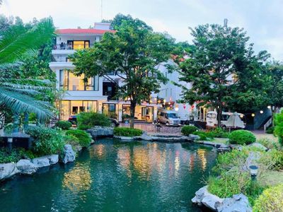 winter villa orestay ha long