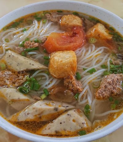 quan bun rieu cua thit bo lac long quan nhat tan tay ho