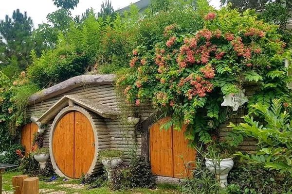 the-hobbit-house-rose-garden-homestay-soc-son-ha-noi