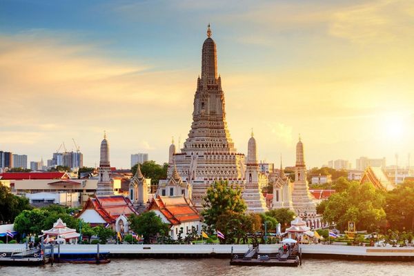justfly chua wat arun bangkok thailand