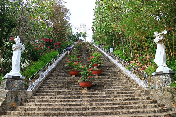 Tham quan tượng Chúa Kitô Vua - biểu tượng nổi bật của Vũng Tàu