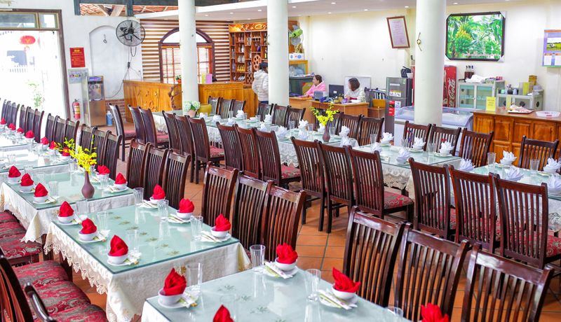 nha hang la co ba vi ha noi
