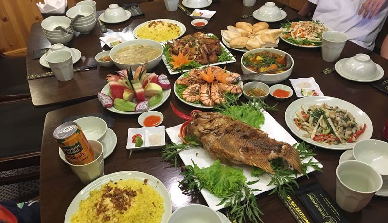 nha hang tay bac soc son