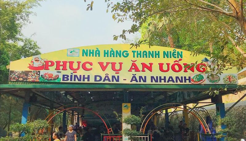 nha hang khu du lich ao vua ba vi