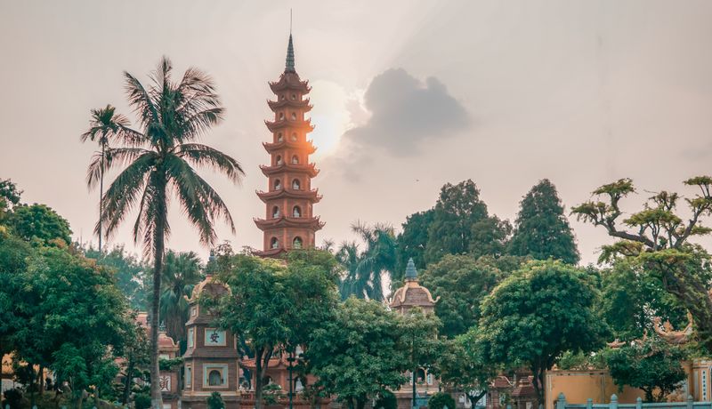 chua tran quoc dia diem du lich tay ho ha noi