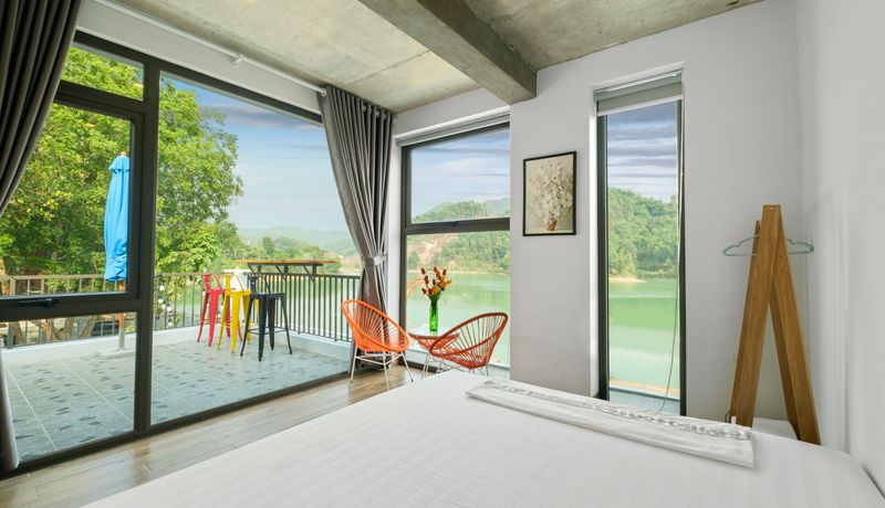 phong ngu lakeside lala villas homestay hoa binh 