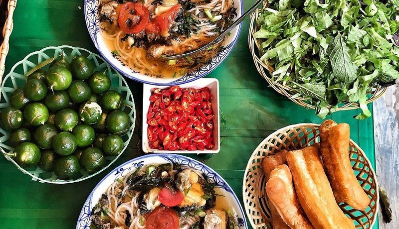 cho dong xuan khu pho am thuc ngon o ha noi