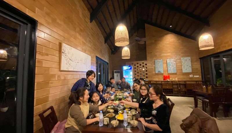 hoat dong tai tomodachi retreat lang mit
